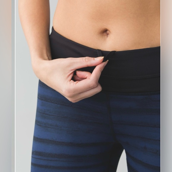 Lululemon Run Inspire Crop II *Full-On Luxtreme (Mesh) - Picture 3 of 13